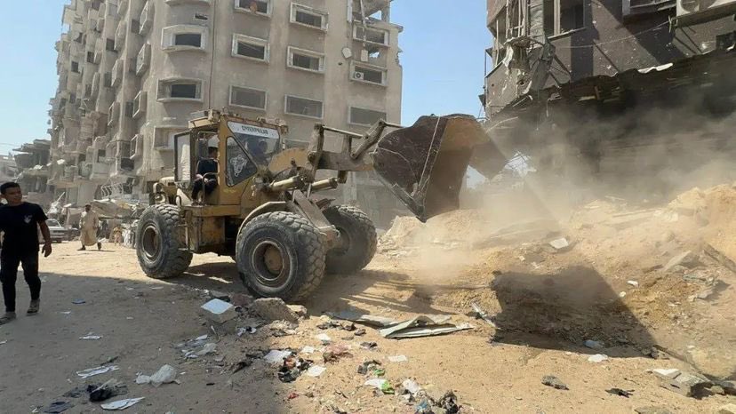 Palestinians clear rubble in Khan Yunis after Israeli invasion
