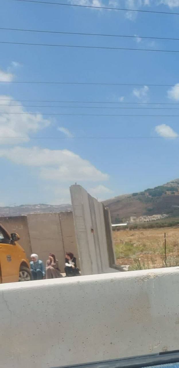 Israeli forces detain Palestinian girls at Awarta checkpoint