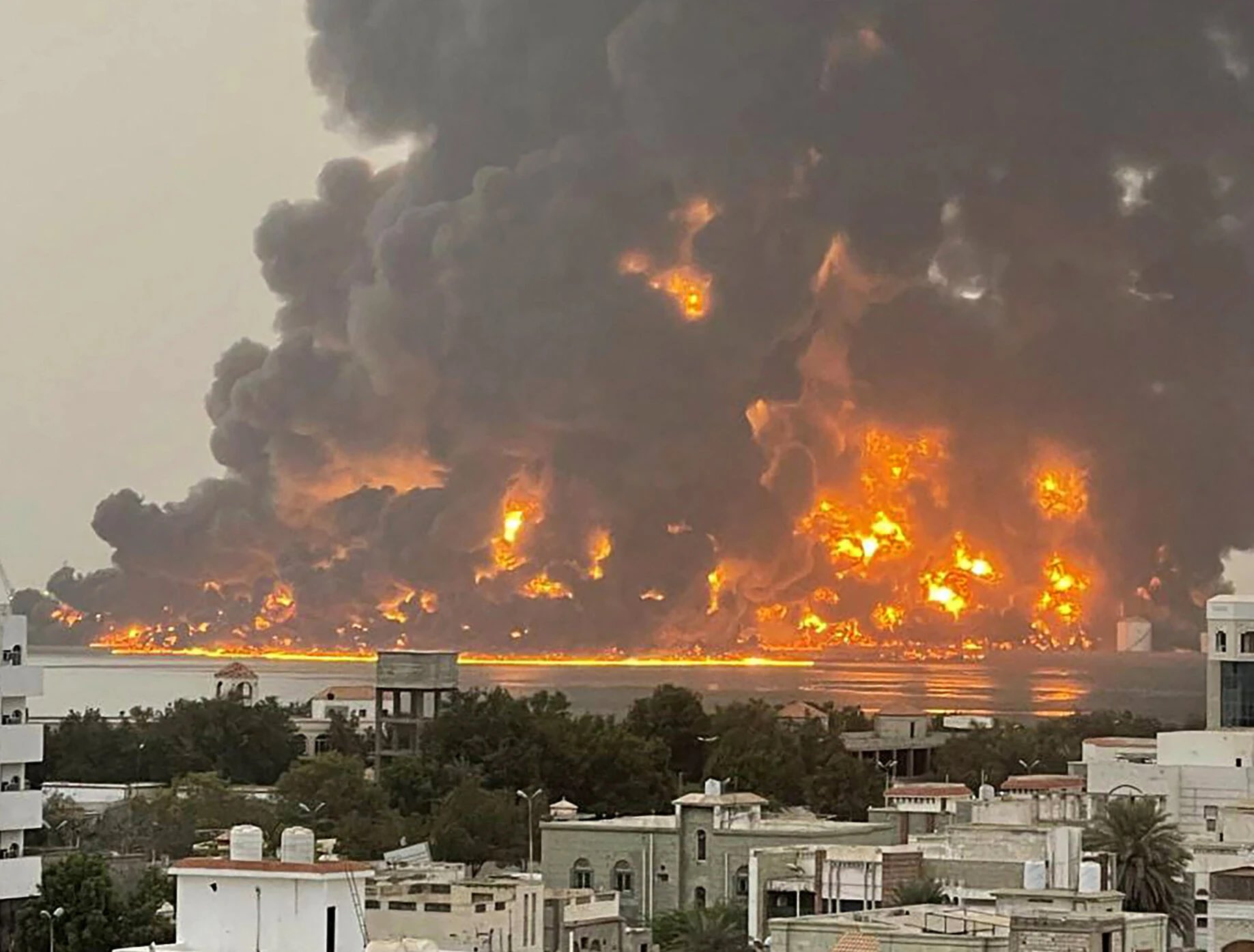 US airstrikes cut off 50,000 Yemeni civilians from water