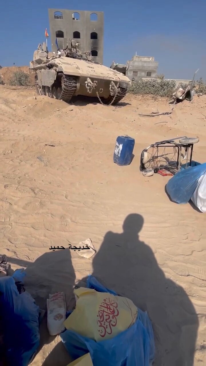Palestinian Photographer Documents Forced Displacement in Jabalia