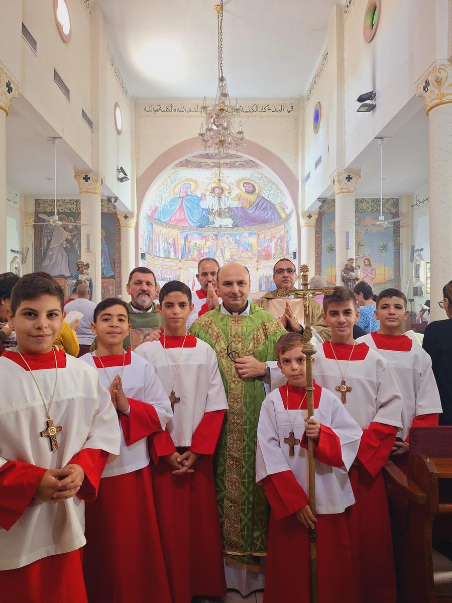 Palestinian Christians Celebrate Mass at Gaza Holy Family Church