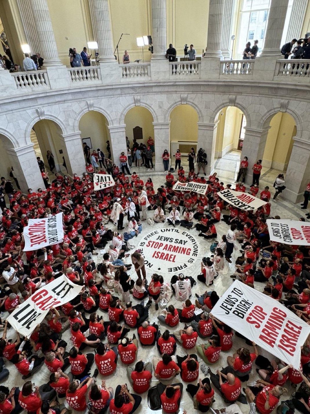 Hundreds Occupy Congress Protesting Netanyahu Visit and Israel Arms
