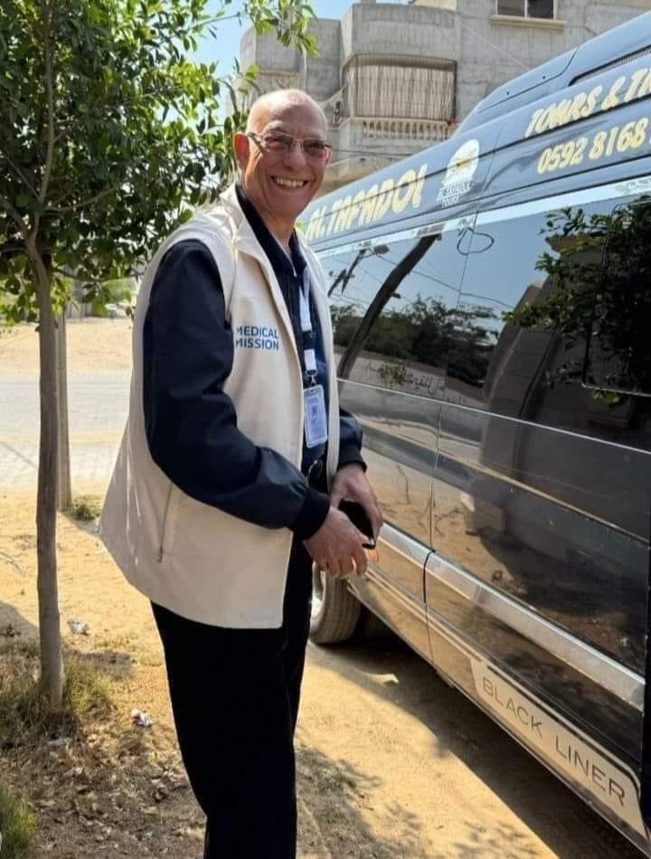 Egyptian Doctor Continues Surgery in Gaza Despite Airstrikes