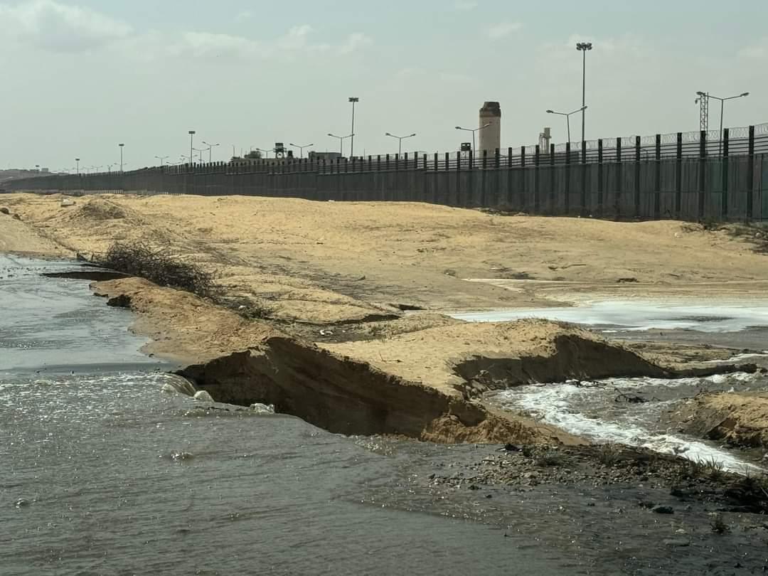Sewage treatment plant overflow contaminates Rafah-Egypt border area