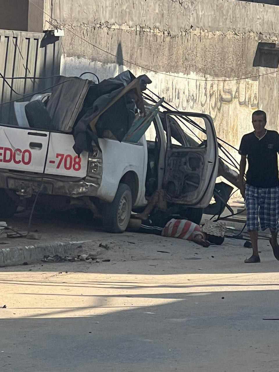 Israeli warplanes strike electricity company vehicle in Khan Younis