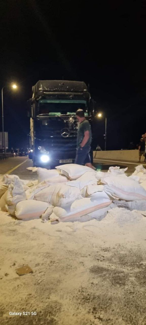 Israeli Settlers Block Humanitarian Aid to Gaza