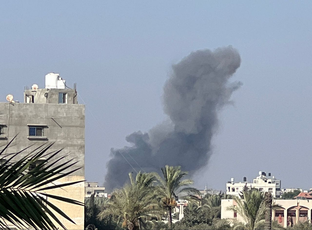Israeli warplanes launch violent airstrike on central Gaza Strip