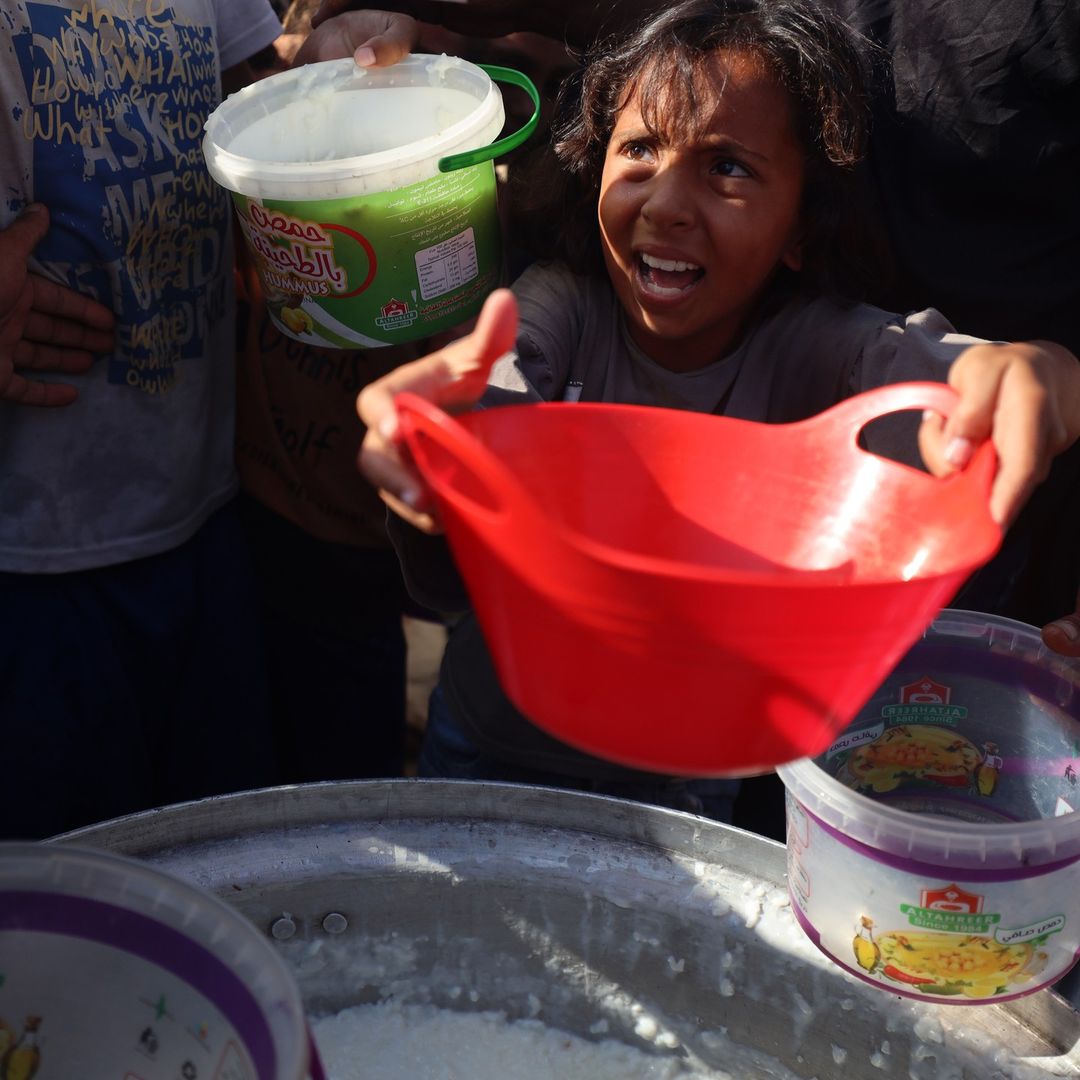 Displaced Palestinian Children Queue for Food Distribution in Gaza