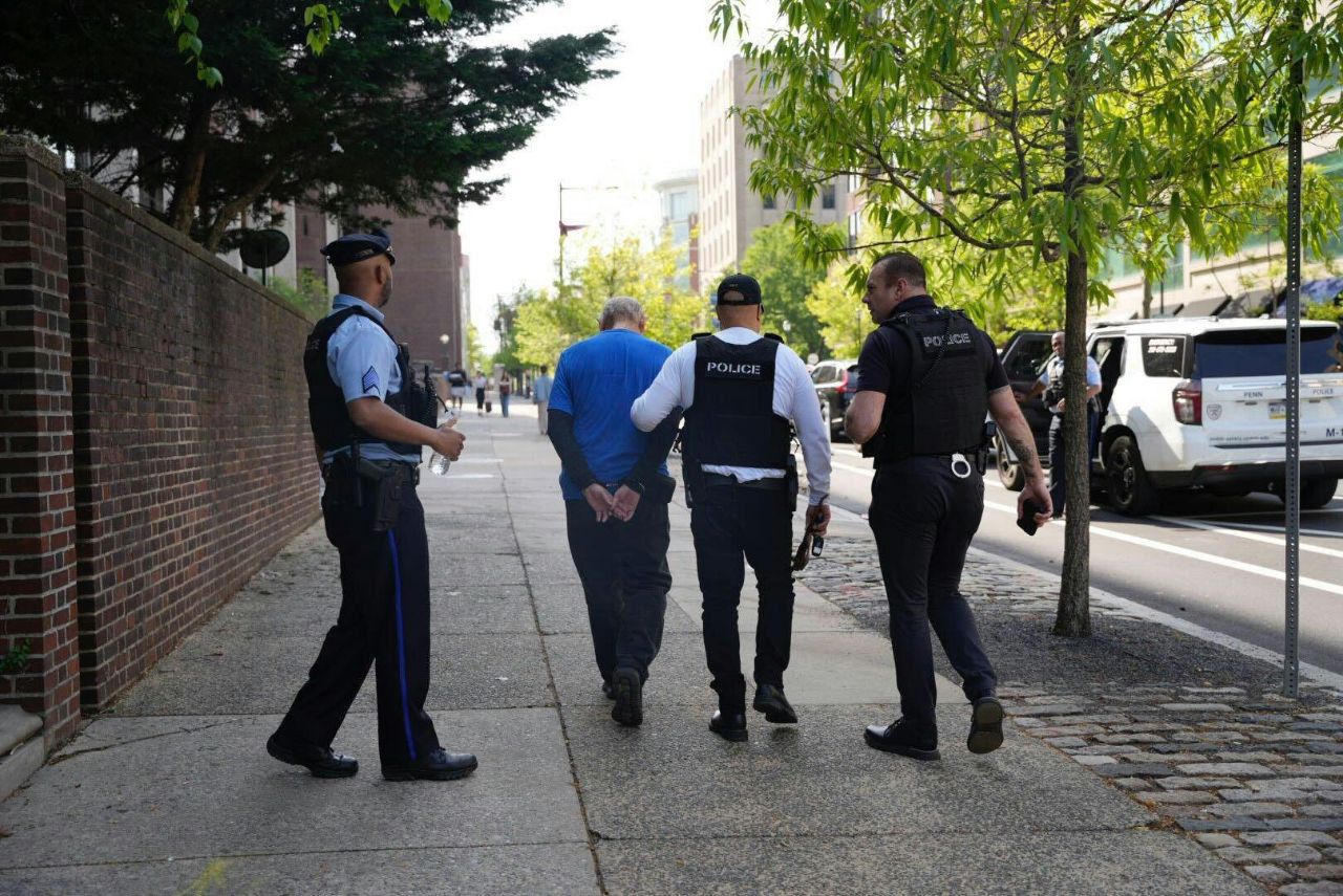 Police arrest man with knife holster at Gaza solidarity event