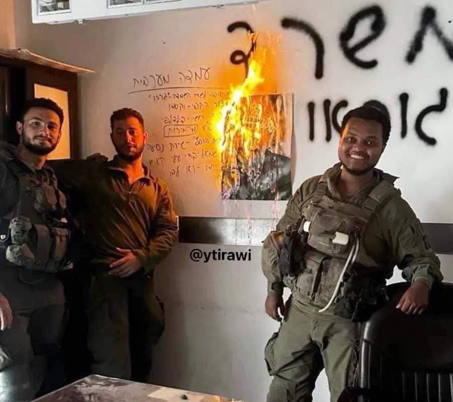 Israeli soldiers burn Yasser Arafat picture during Rafah house invasion