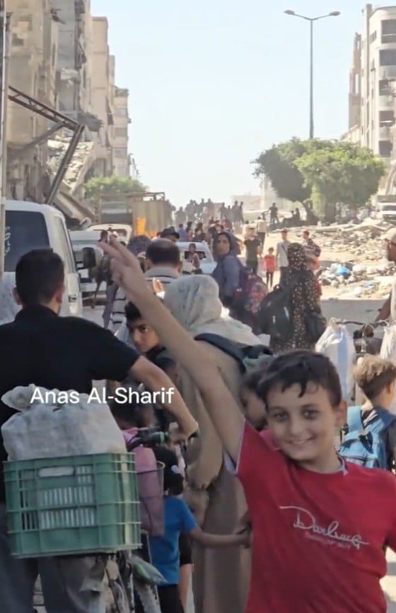 Palestinian Child Makes Victory Sign During Gaza Bombardment
