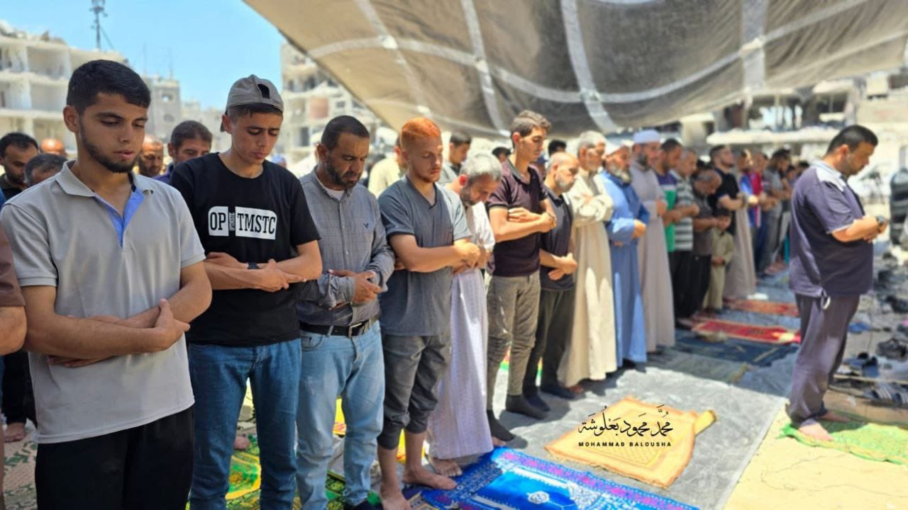 Palestinians Hold Friday Prayers at Destroyed Jabalia Mosque