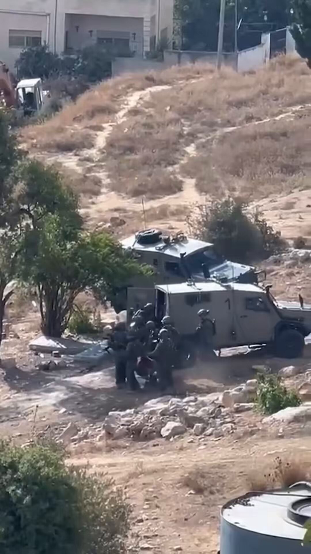 Israeli soldiers fire on journalists covering body removal in Hebron