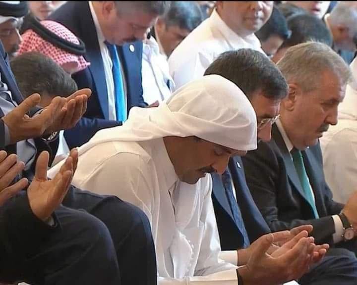 Qatari Emir at Funeral: Arab Custom of Mourning Attire