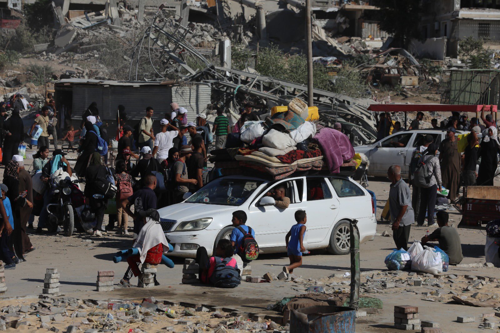 Displaced civilians sleeping in streets after fleeing Khan Younis