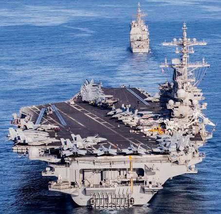 USS George Bush, plus grand navire de guerre mondial, se dirige vers le Moyen-Orient