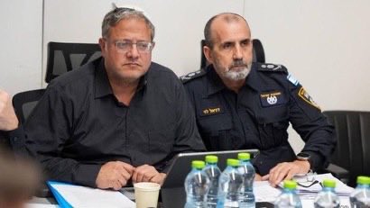 Itamar Ben-Gvir Enters Al-Aqsa and Meets Police Officials