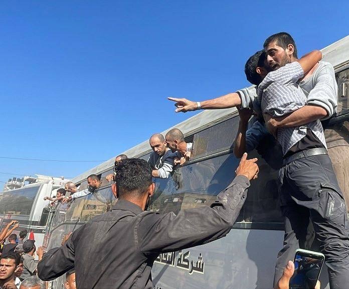 38 buses carrying freed prisoners arrive at Nasser Complex