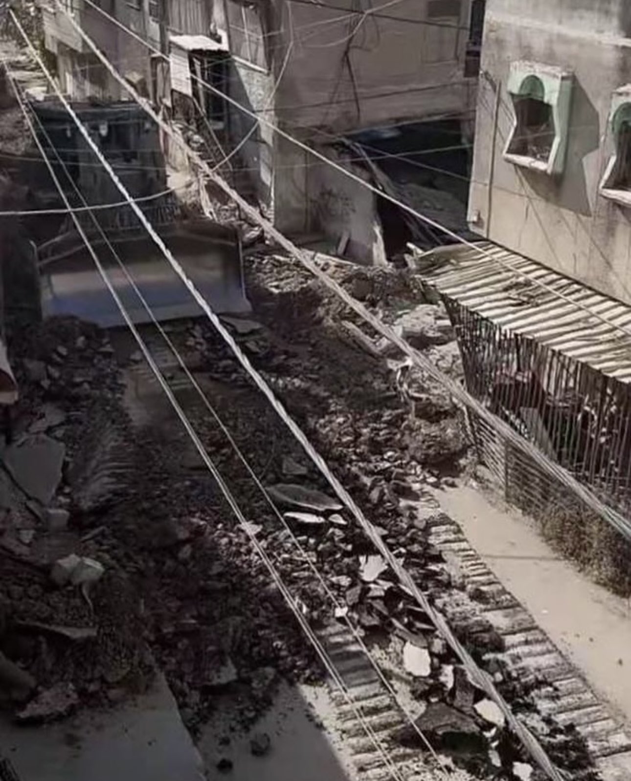 Israeli bulldozer destroys streets and infrastructure in Tulkarm raid