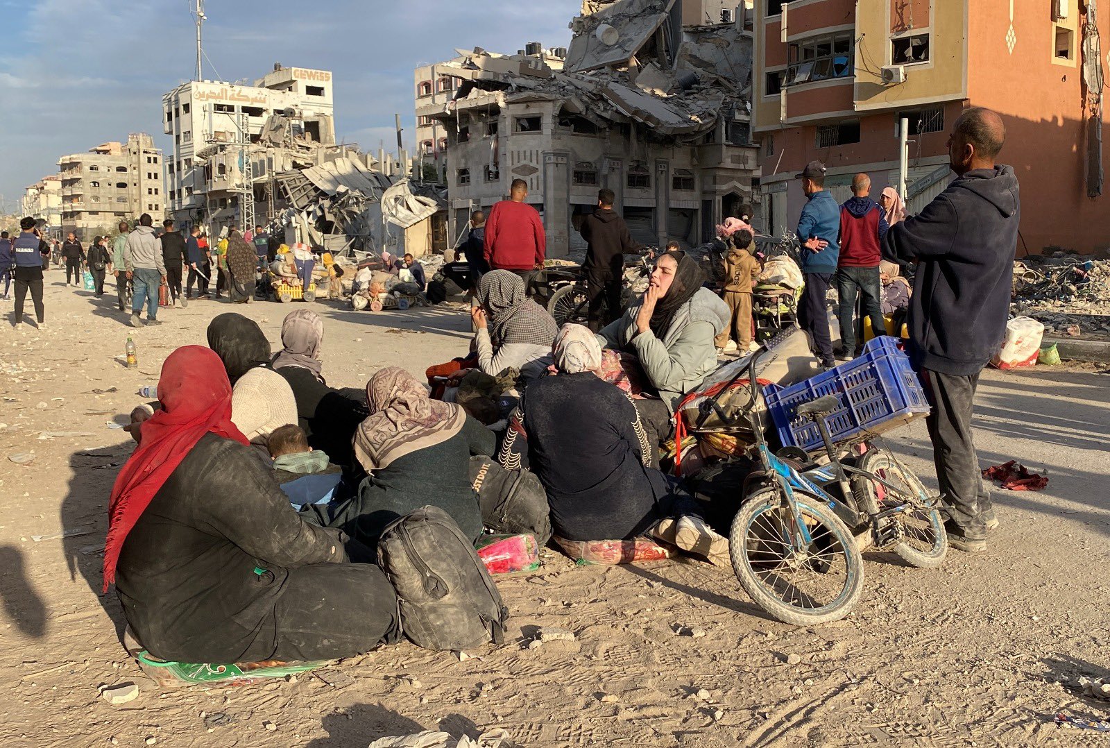 Civilians Flee Israeli Bombing in Beit Lahiya