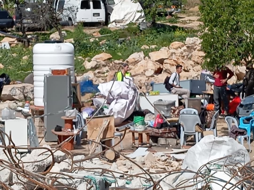 Israeli forces confiscate tents from Palestinian family in Khirbet Qalqas