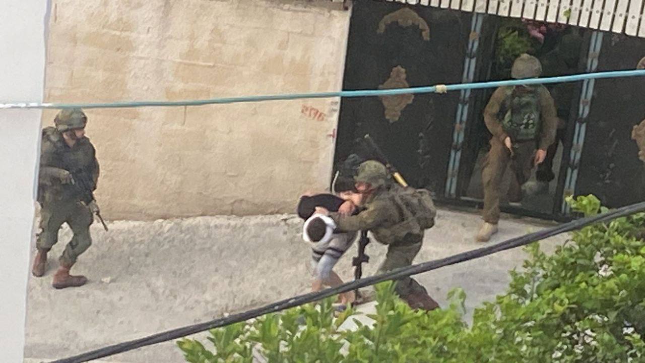 Israeli forces kidnap Palestinian youth in Balaa raid