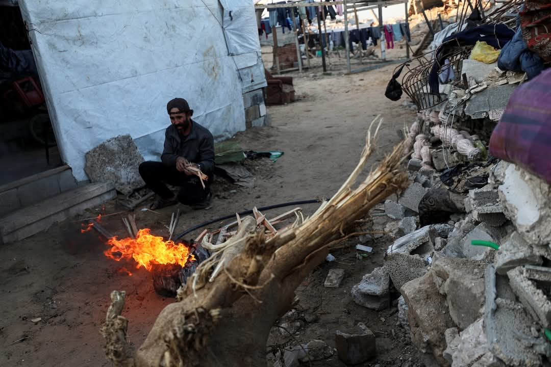 Gaza residents prepare meals amid war destruction and aid blockade