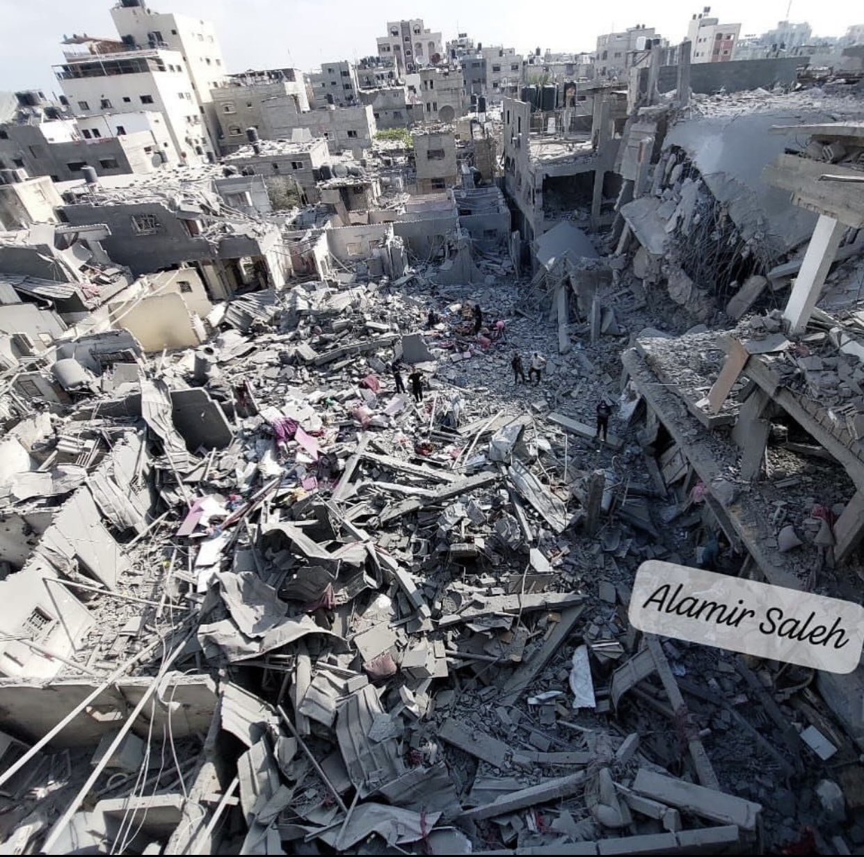 Israeli warplanes destroyed a residential block in Jabalia refugee camp