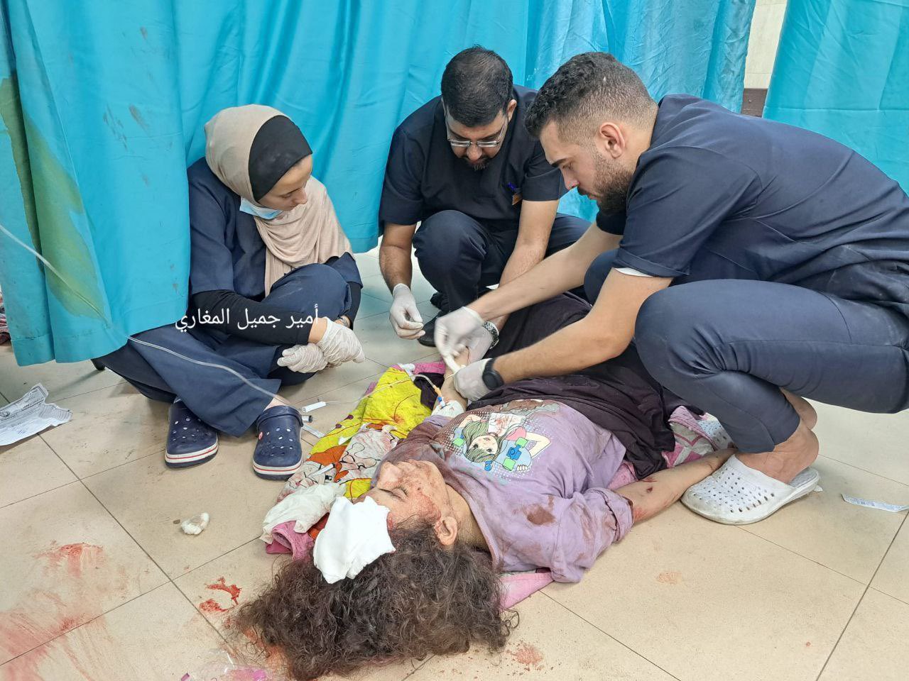 Paramedics treat injured girl as Gaza hospitals overwhelmed