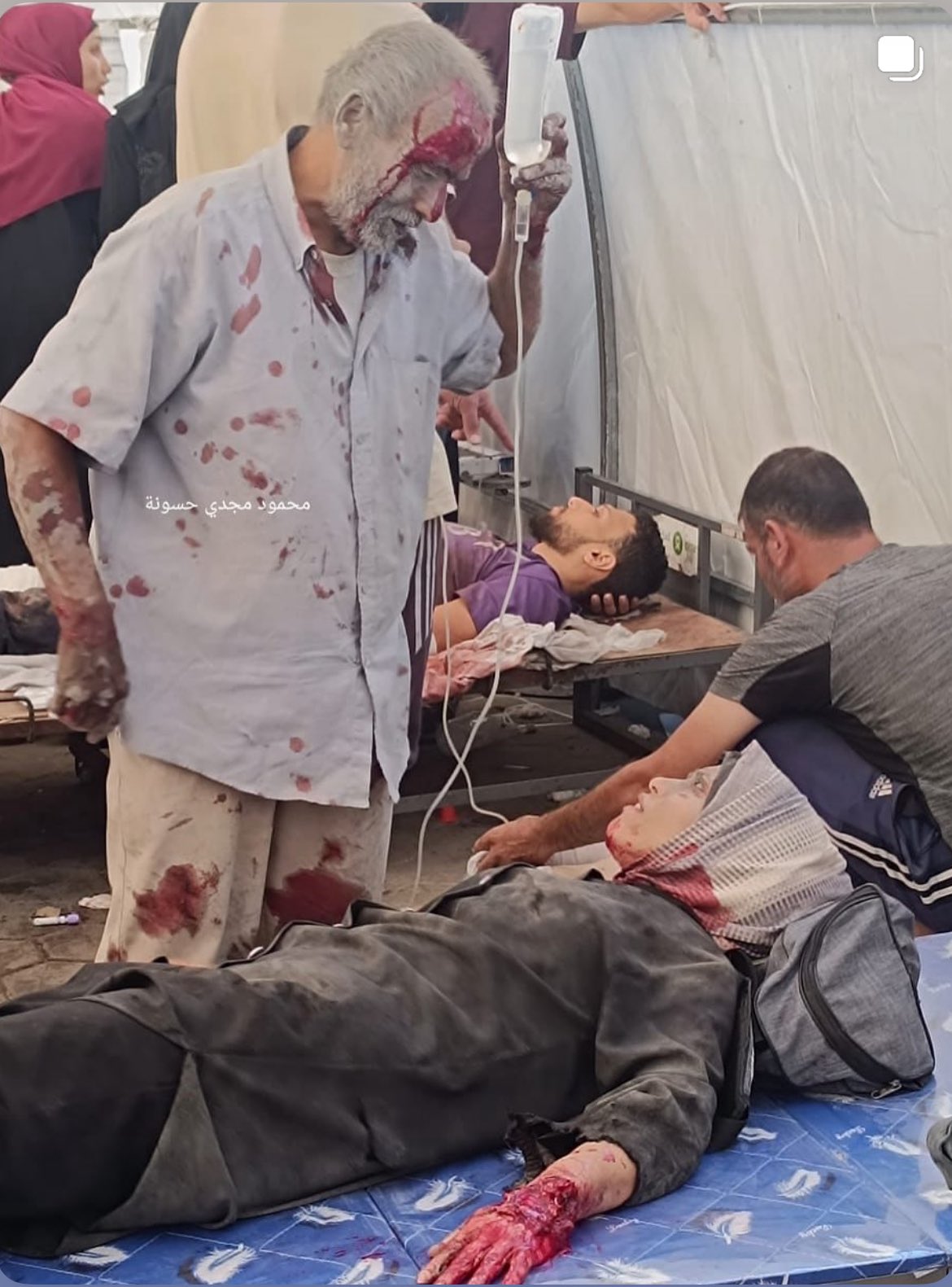 Palestinian man waits long holding daughter’s medication amid siege