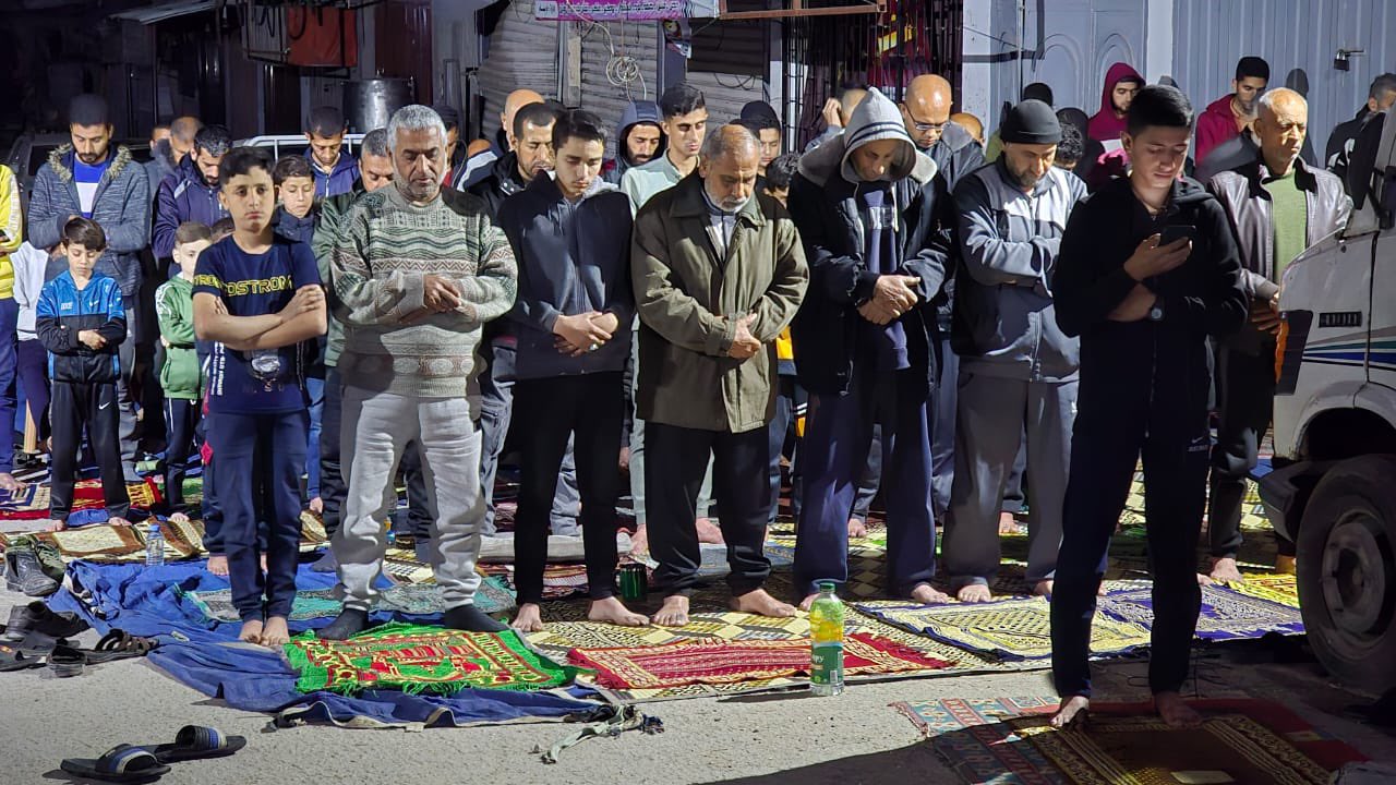 Palestinians observe Laylat al-Qadr amid mosque destruction in Gaza
