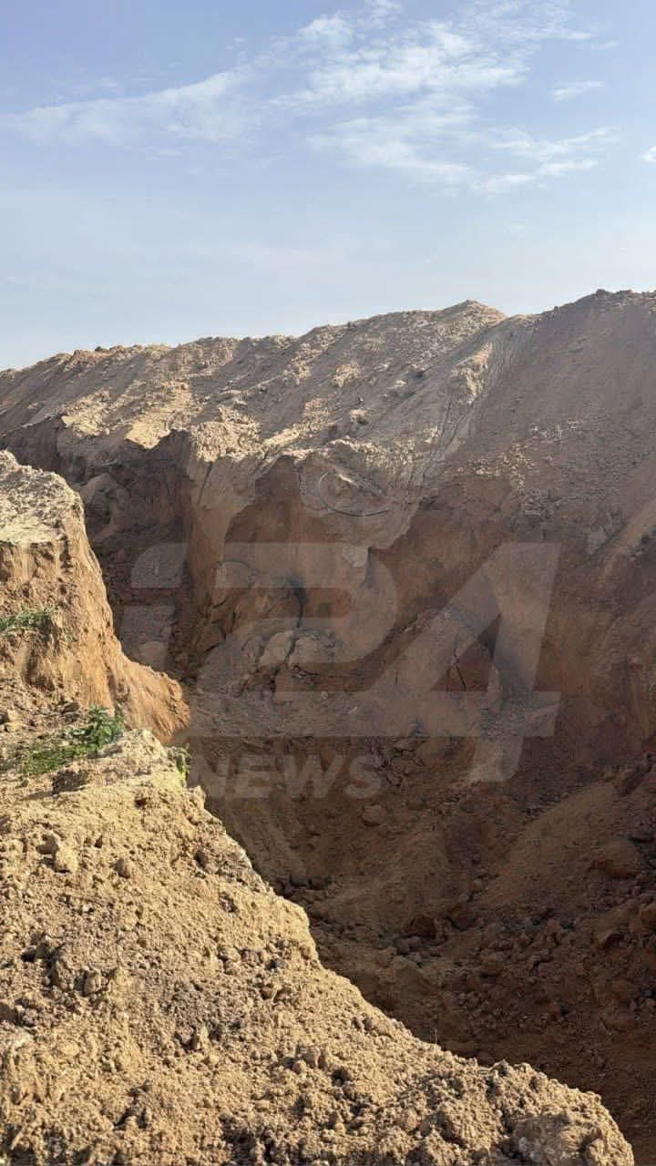 Israeli forces dig trench barrier in Gaza Strip