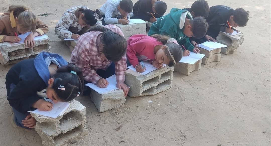 Israeli occupation blocks school furniture from entering Gaza