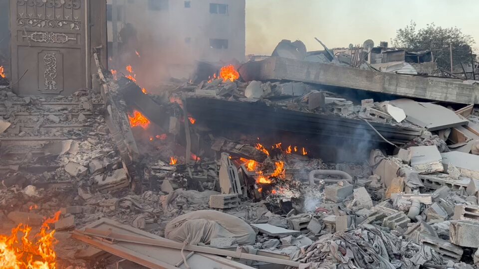 Residential building burning after Israeli bombing, no emergency responders