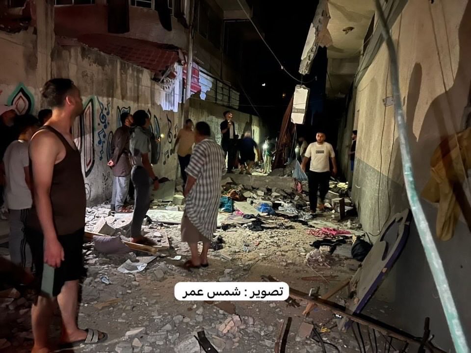 Four martyrs including two women and a child in Gaza bombing