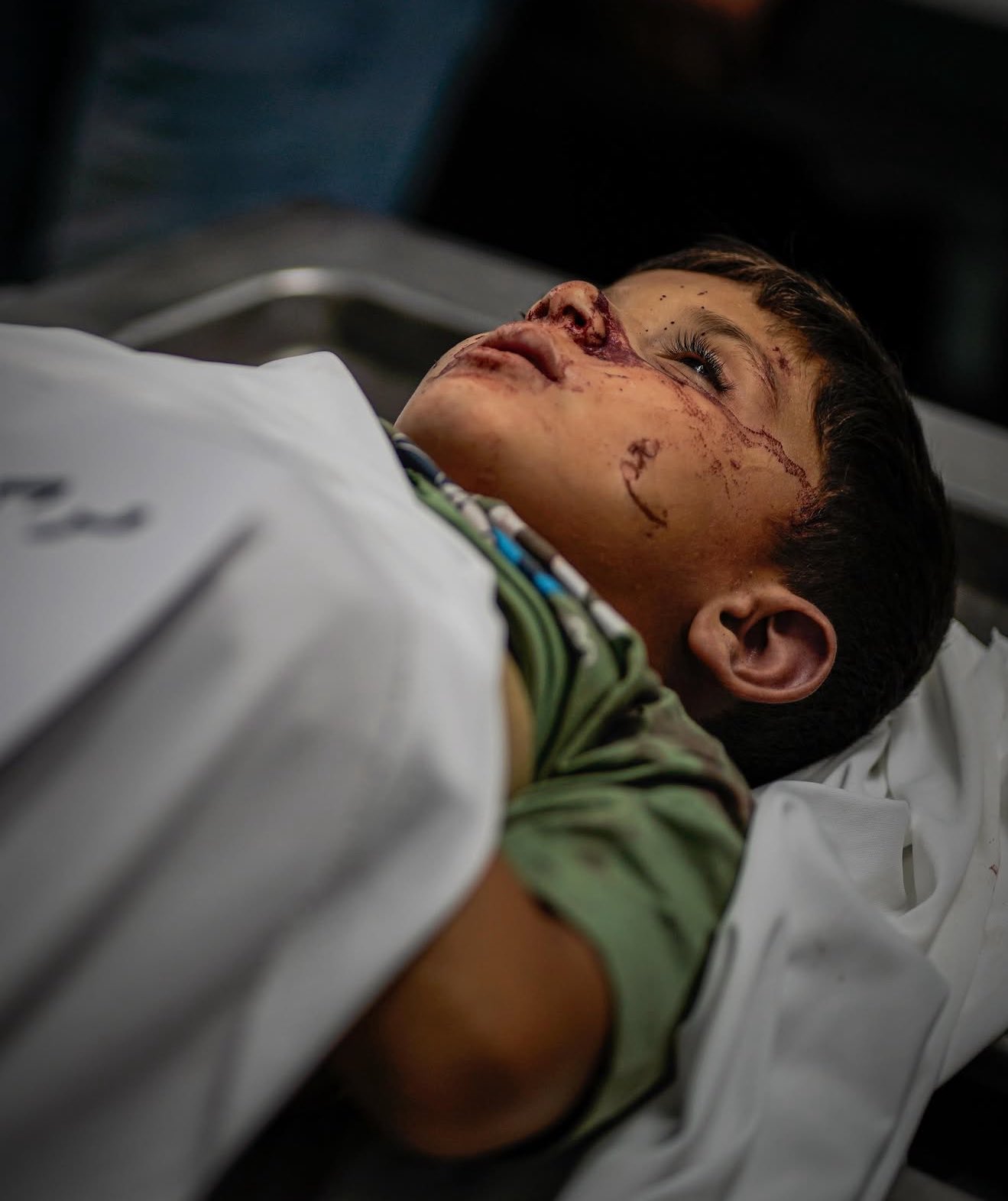 Israeli forces kill a child and his father in Gaza