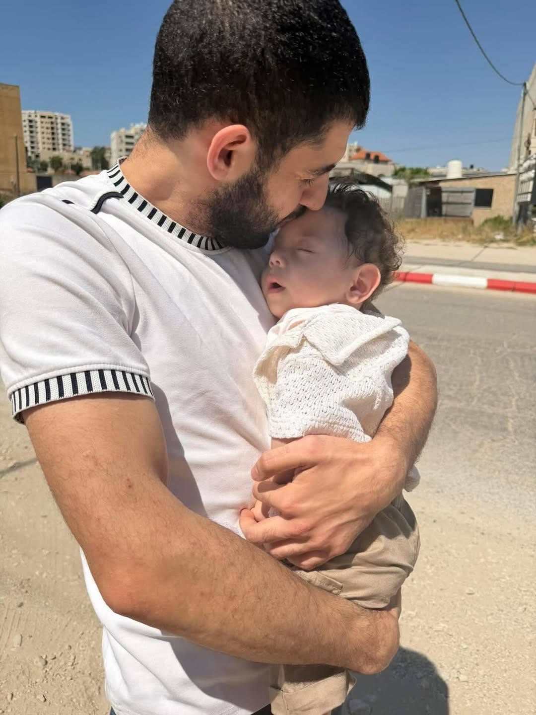 Palestinian journalist Anas Hawari released from Israeli detention