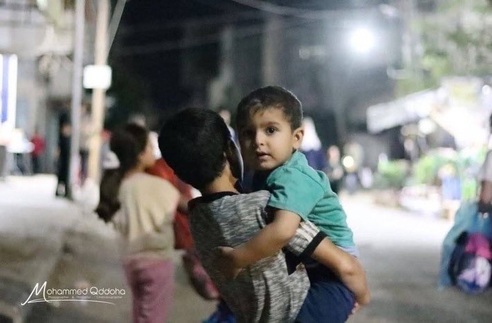 Displaced Gaza children carry siblings into unknown on Eid