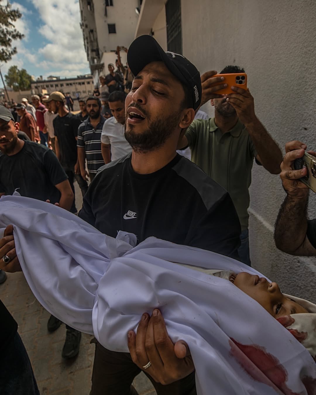 Mariam Qadoum’s uncle mourns carrying her body after airstrike