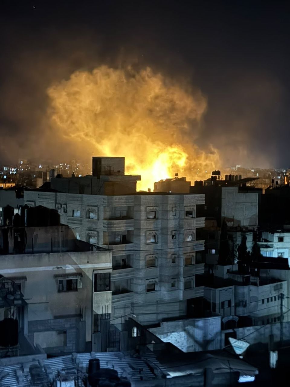 Israeli forces fire flares toward homes in Gaza City