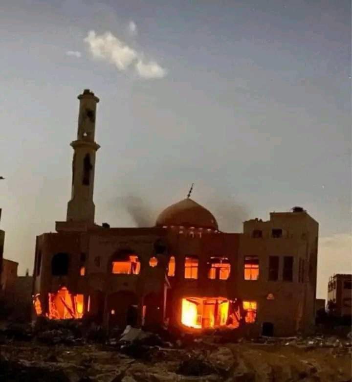 Badr Mosque in Rafah set on fire by Israeli army
