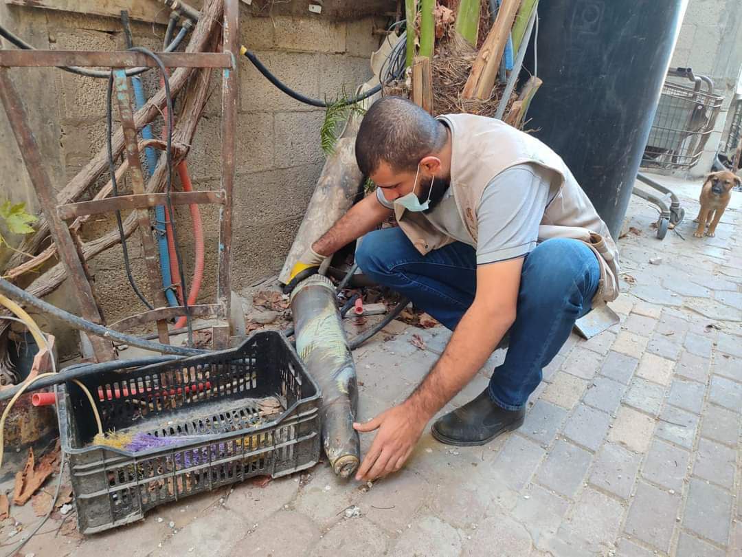 Gaza bomb disposal clears unexploded Israeli ordnance in residential areas