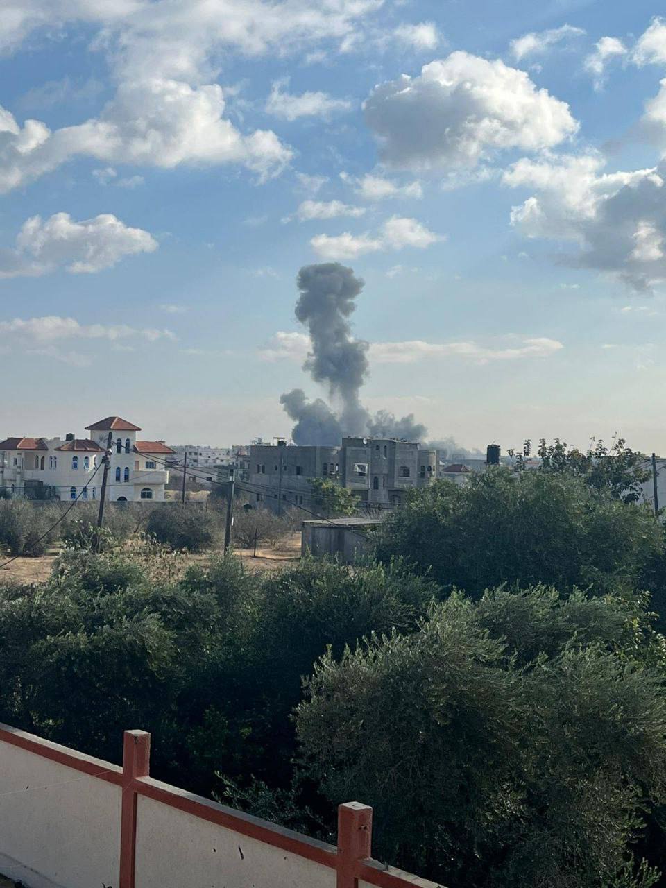 Israeli aircraft bombard areas east of Khan Younis, southern Gaza