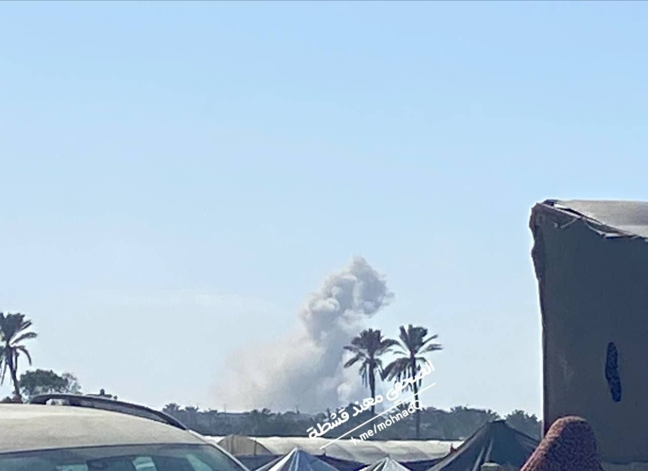 Israeli army blows up residential block west of Rafah