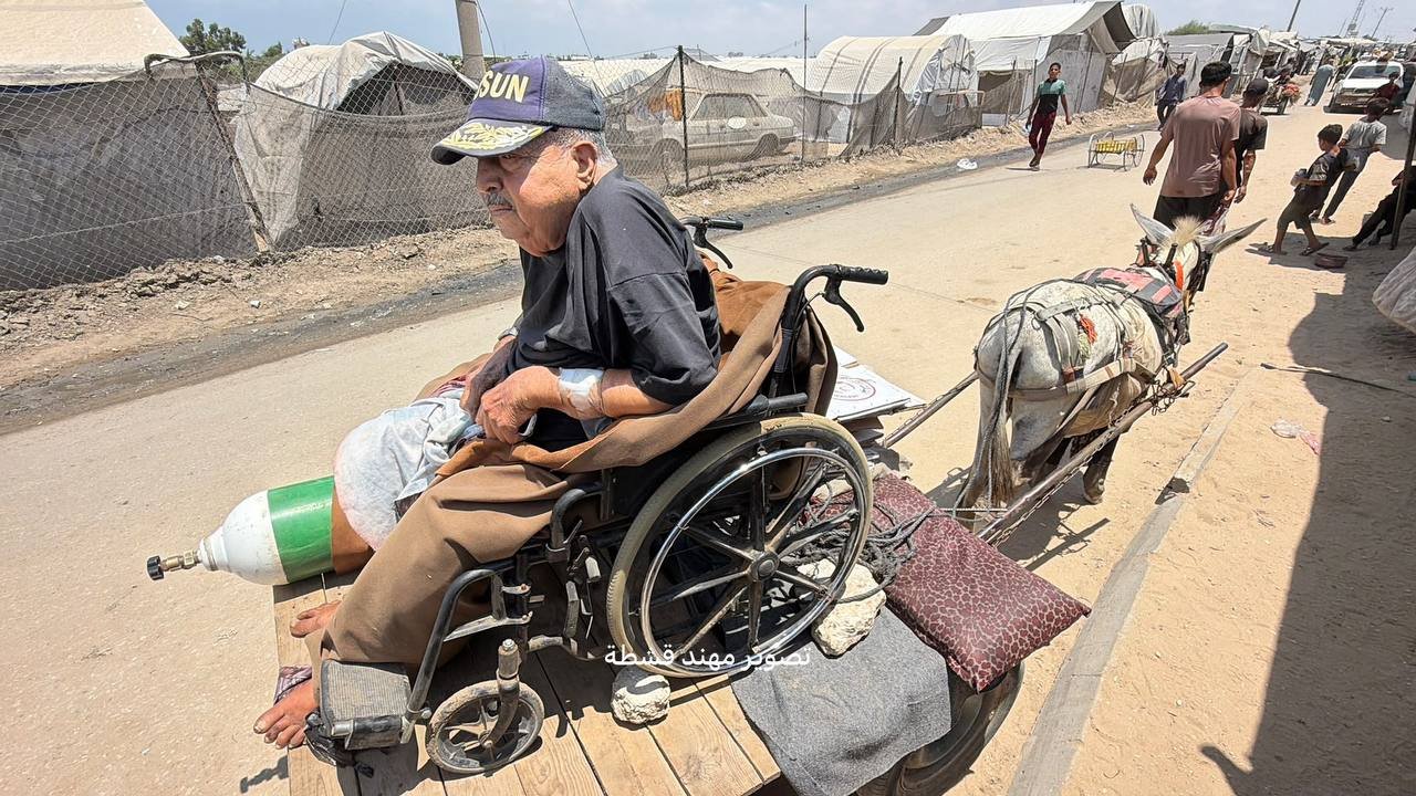 Elderly Palestinian man relies on animal cart for dialysis in Gaza