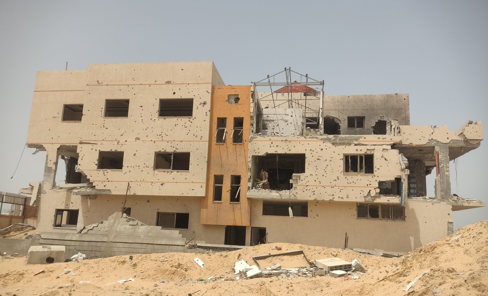 Eyewitness account of Israeli soldiers approaching civilians in Gaza
