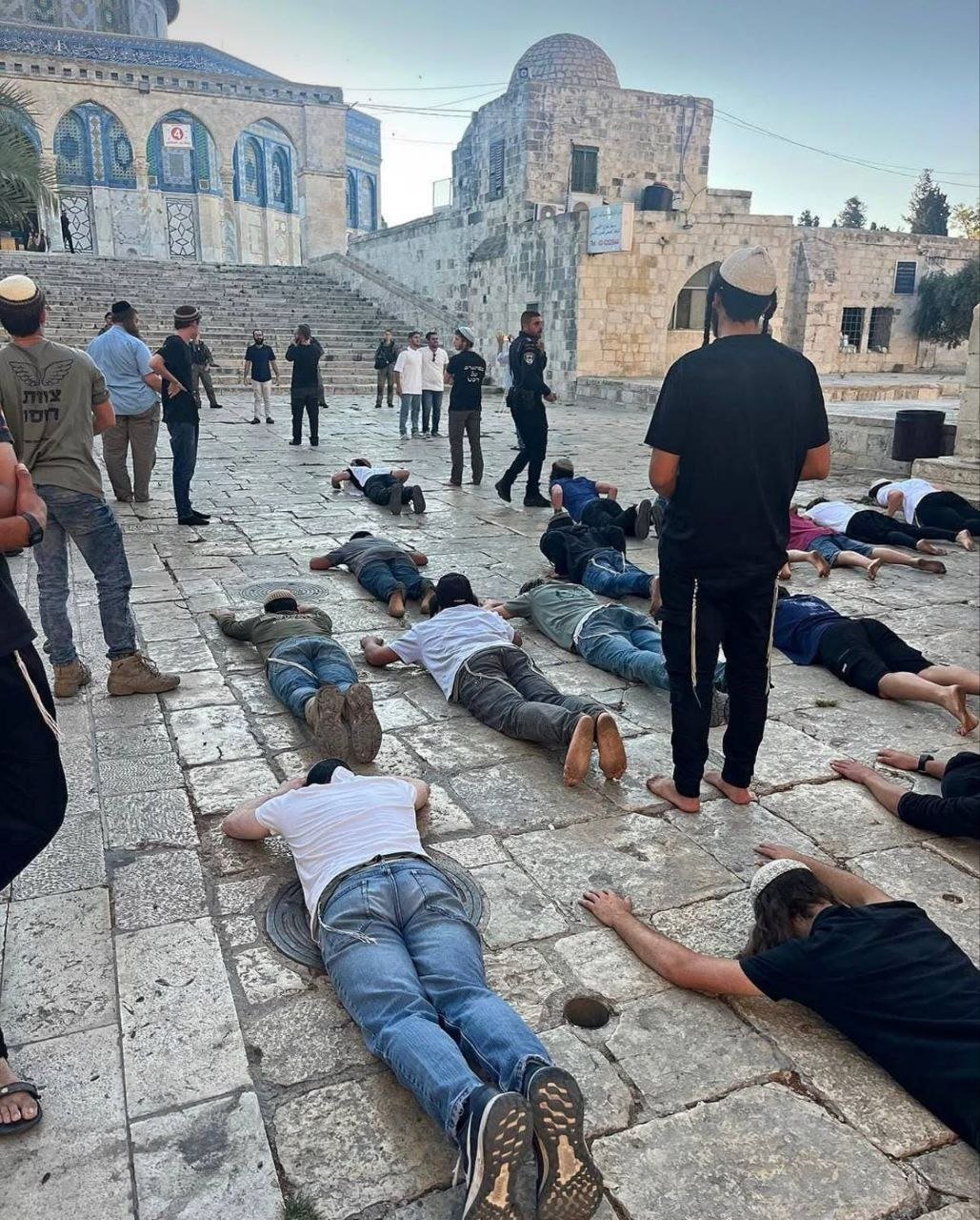 Israeli settlers perform ritual during Al-Aqsa incursion