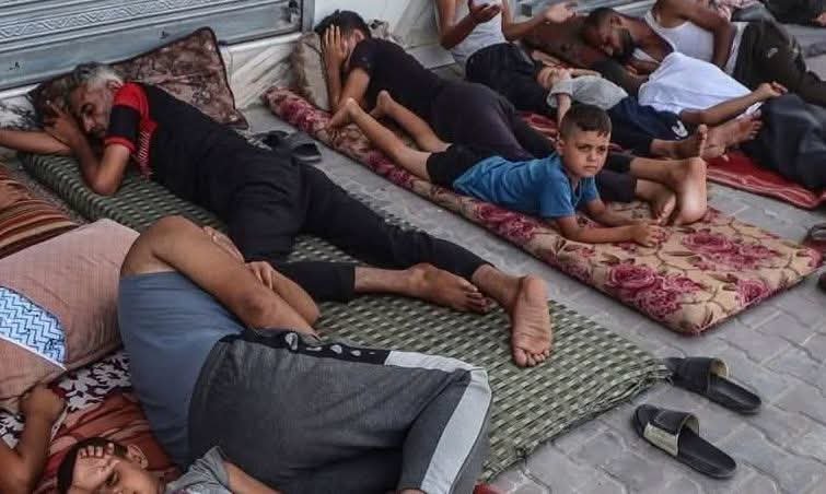 Displaced Palestinians forced from tents to sleep on sidewalks