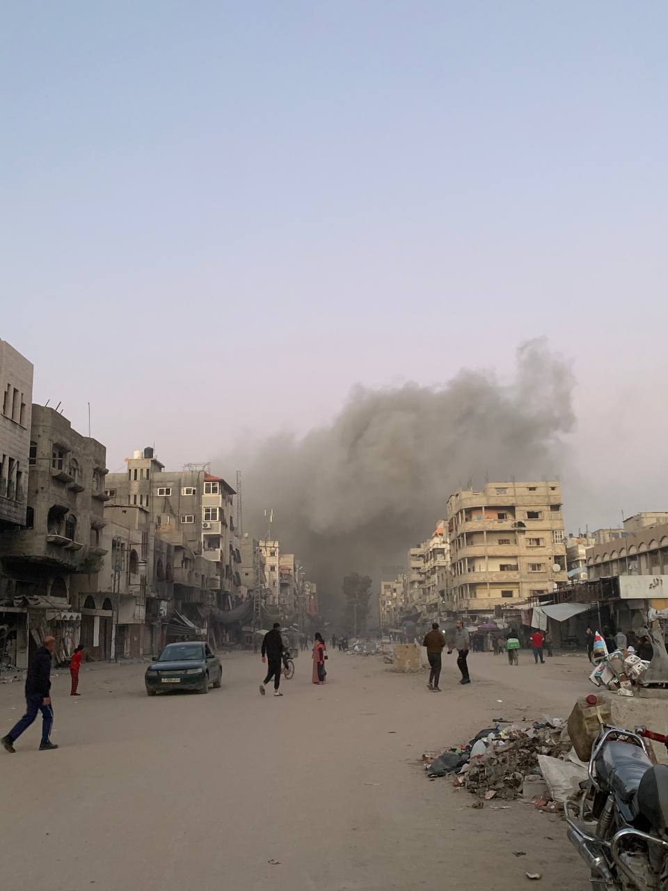 Israeli airstrikes bombard areas near Sheikh Radwan, Gaza City