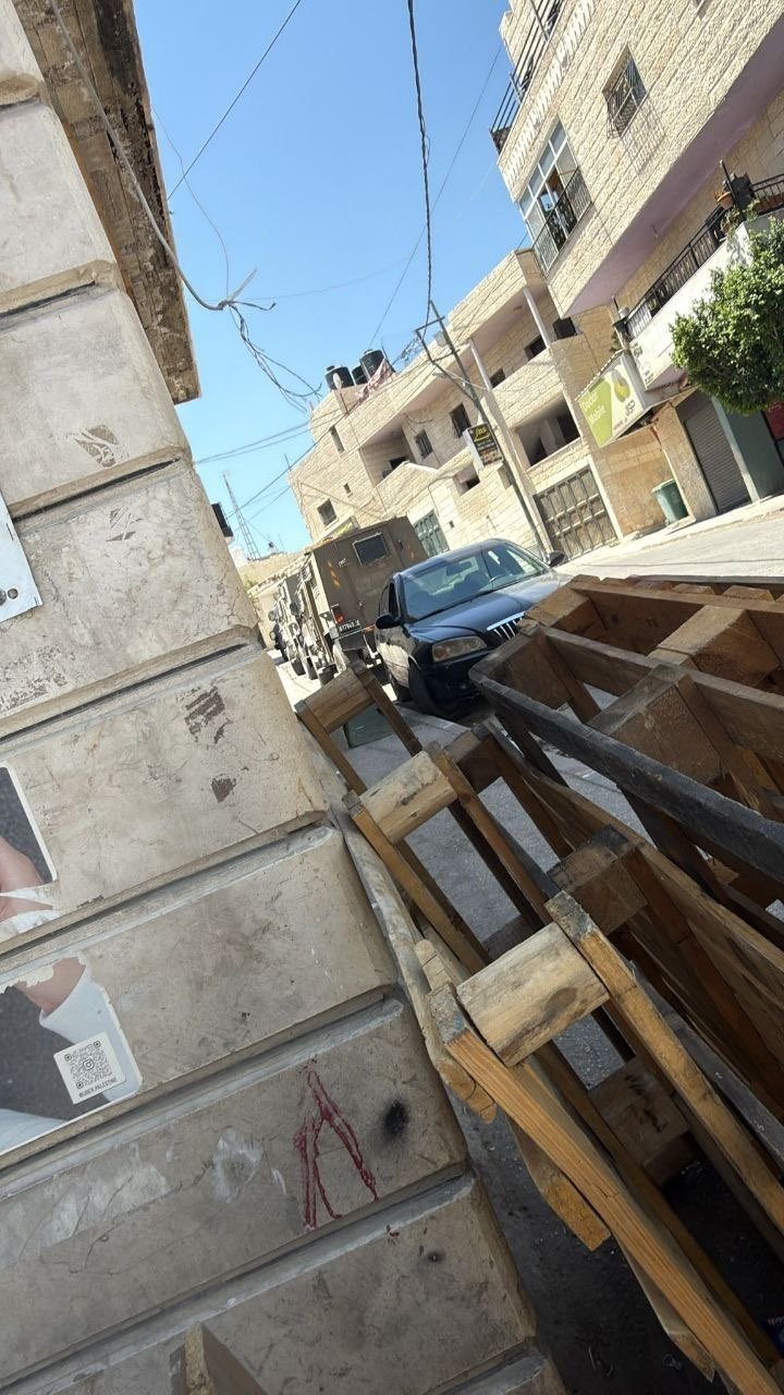 Israeli forces storm shops during raid in Tuqu’, Bethlehem